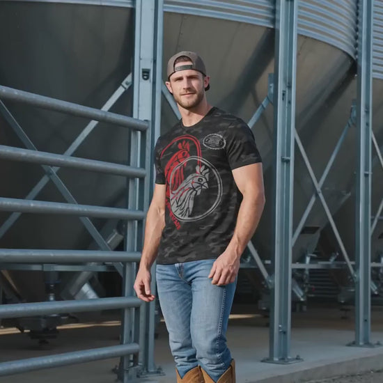 Video of a model wear the double stamp shirt on the color Storm Camo